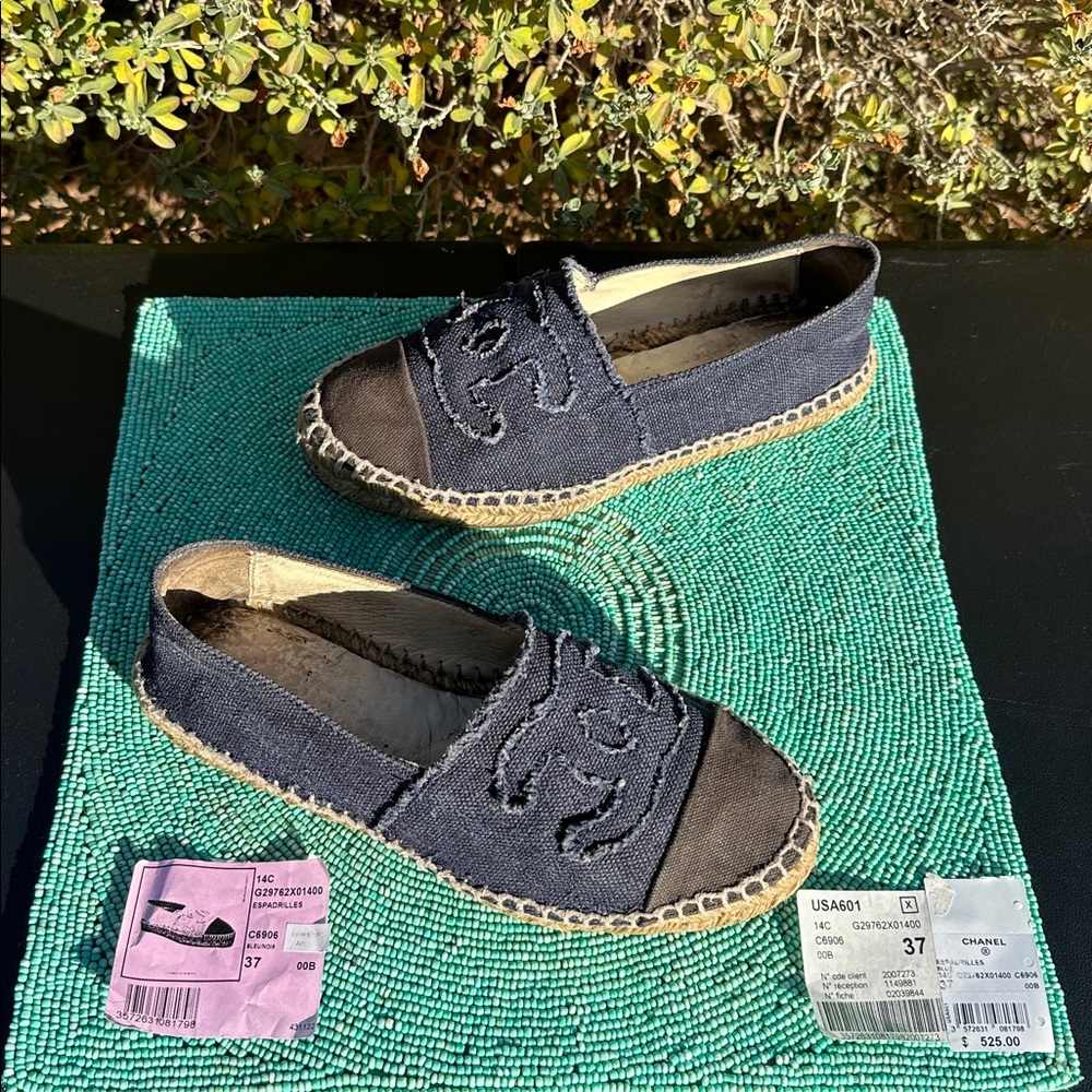 CHANEL serial# G29762 Navy Blue Espadrilles size 37-used, reposhing